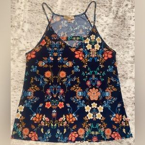 Adorable Lavish Top , size small.